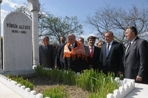 Bahçeli, Yörük Ali Efe’yi Ziyaret Etti