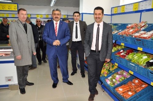 Başkan Alıcık, alışveriş merkezi açılışını yaptı