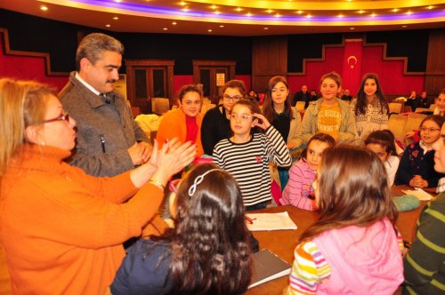 Başkan Alıcık, Çocuk Tiyatro topluluğu'nu ziyaret etti