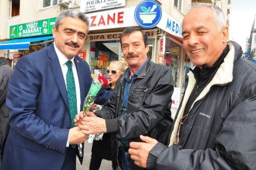 Başkan Alıcık, Kutlu Doğum Haftasında Gül Dağıttı