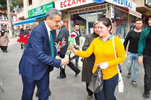 Başkan Alıcık, Kutlu Doğum Haftasında Gül Dağıttı