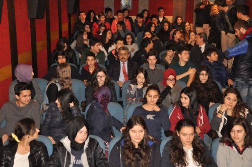 Başkan Alıcık'ın, lise öğrencileriyle sinema keyfi
