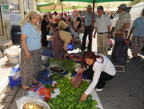 Başkan Çerçioğlu, Çeştepe Pazarını Gezdi