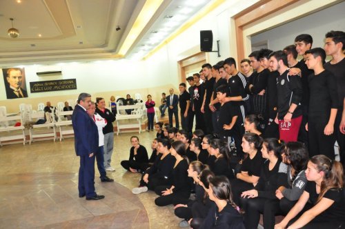 Başkan Haluk Alıcık, Halk Dansları Topluluğunu Ziyaret Etti