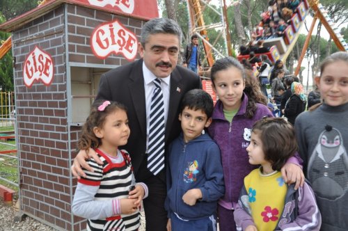 Başkan Haluk Alıcık, lunapark bileti hediye etti