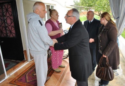 Başkan Kale, ilçesindeki yaşlıları ziyaret edip gönüllerini aldı