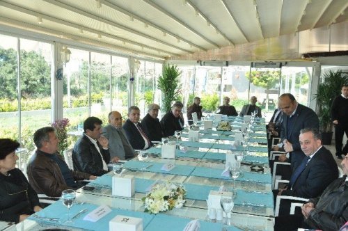 Başkan Kayalı muhtarlarla yemekte yedi