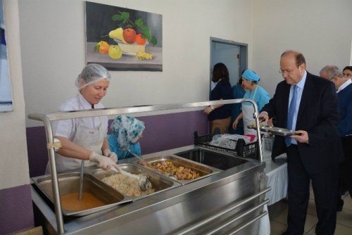 Başkan Özakcan: Okullar baş tacımızdır