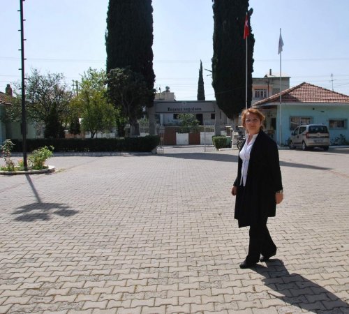 Bayan Müdür, 'Pis Suya' Sürüldü