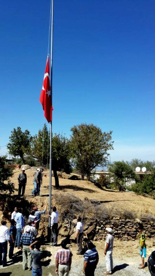 Bayraksız Köy Kalmayacak