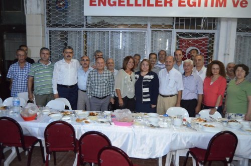 Belediye Başkanı Haluk Alıcık, Erzurumlular ile İftar Yaptı