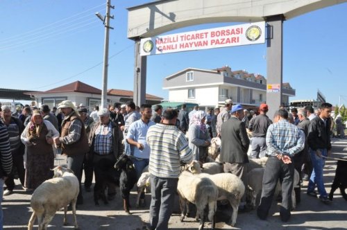 Belediye Başkanı Haluk Alıcık, Hayvan Pazarı'nı Gezdi
