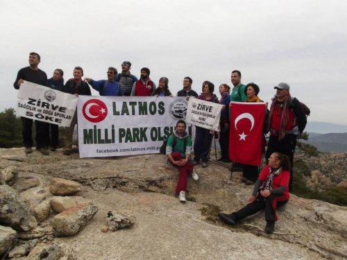 Beşparmak Dağı'na 'Latmos Milli Park Olsun' Pankartı