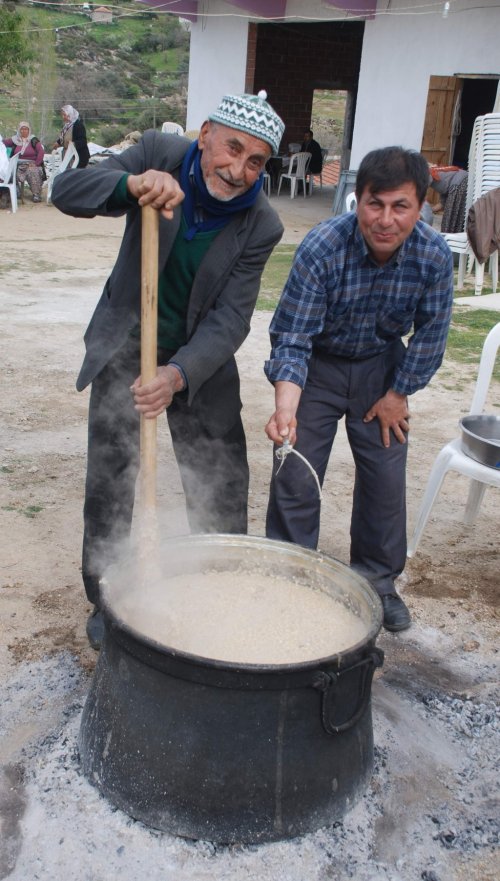 Bu Köyde Keşkek Dövmeyen Adamdan Sayılmıyor