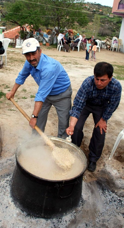 Bu Köyde Keşkek Dövmeyen Adamdan Sayılmıyor