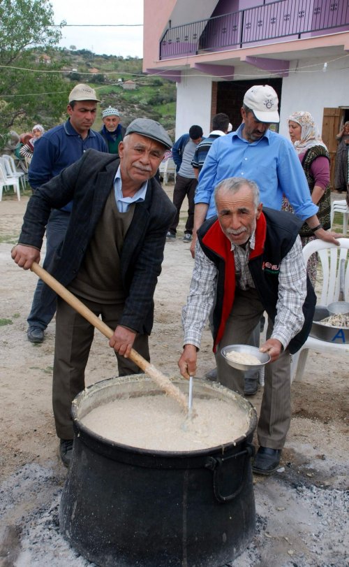 Bu Köyde Keşkek Dövmeyen Adamdan Sayılmıyor