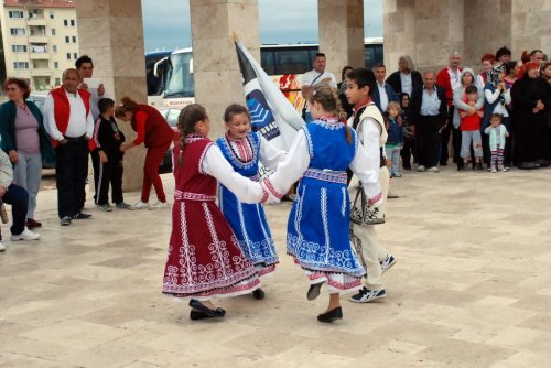 Bulgar Halk Dansları Didim’de Oyunlarını Sergiledi