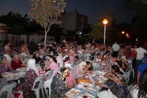 Büyükşehir Belediyesi 15 Noktada İftar Çadırı Kurdu