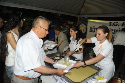 Büyükşehir Belediyesi 15 Noktada İftar Çadırı Kurdu