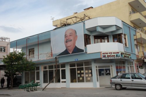 CHP’de Kamacı Afişleri Söküldü