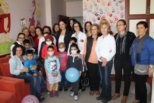CHP'li Kadınlar Lösemili Çocuklara Destek Verdi
