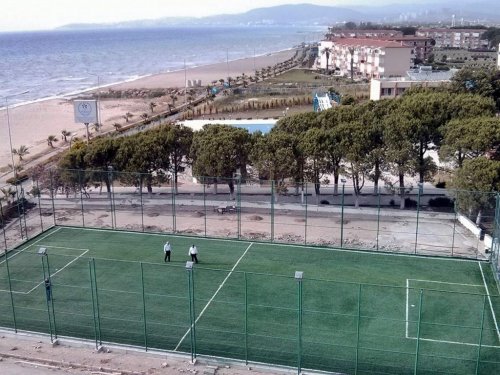 Davutlar Gençlik Kampına Halı Saha Yapıldı