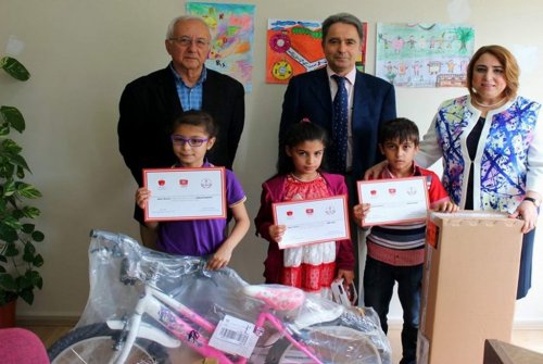 'Dengeli Besleniyorum' Resim Yarışması Birincileri Ödüllerini Aldı