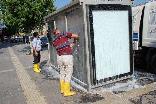 Didim’de Dolmuş Durakları Kötü Görüntüden Temizleniyor