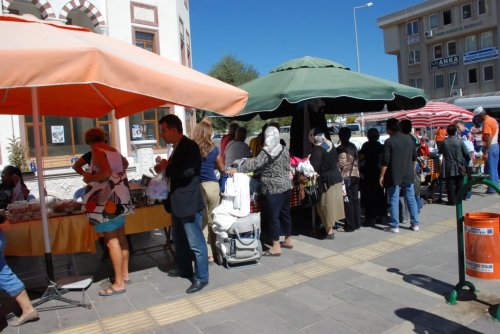 Didim’de Engelliler Derneği Akülü Sandalye İçin Kermes Düzenledi