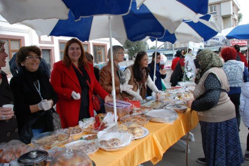 Didim’de Sevgi Gönüllülerinden Kermes