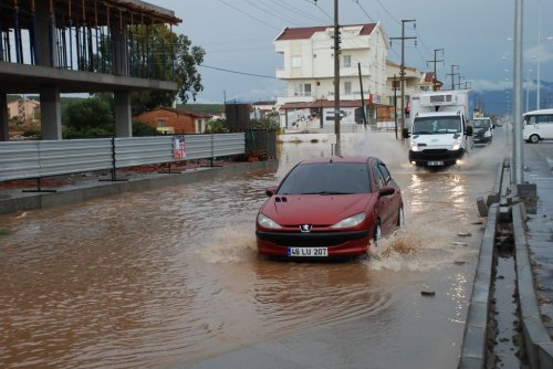 Didim’de Şiddetli Yağış Göçüğe Neden Oldu