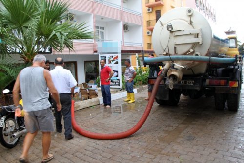Didim’de Yağış Hayatı Felç Etti