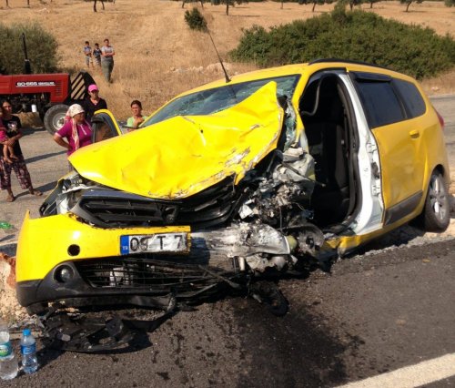 Didim'de Zincirleme Trafik Kazası: 2’si Ağır 11 Kişi Yaralı