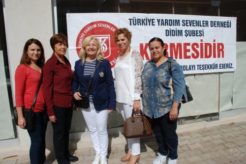 Didimli Yardımsevenler Kermes Düzenledi