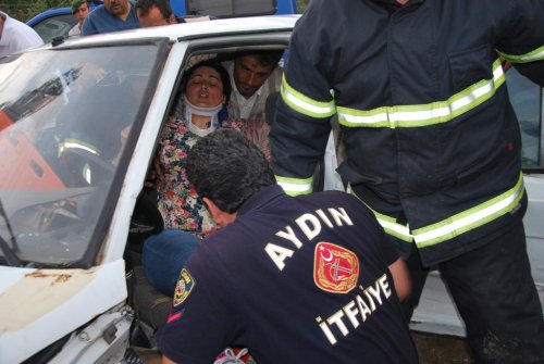 Direksiyonda Sıkışan Kadın Sürücü Uzun Uğraşlar Sonucu Kurtarıldı