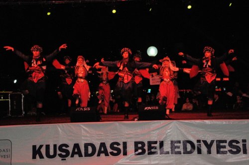 Dünya Dansları Kuşadası’nda Buluştu