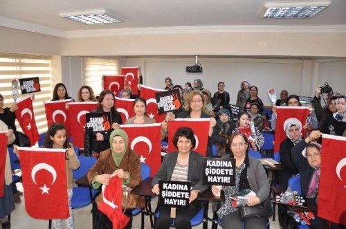 Dünya Kadınlar Gününde kadınlar kadına şiddete hayır dedi