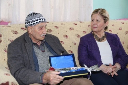 Efeler Belediyesi yaşlıları unutmadı
