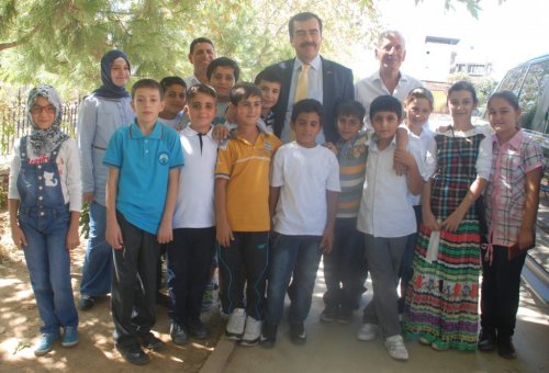 Erdem, İmam Hatip Ortaokulu'nu ziyaret etti