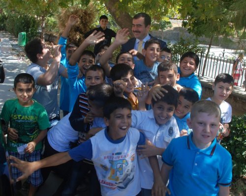 Erdem, İmam Hatip Ortaokulu'nu ziyaret etti