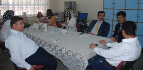 Erdem, İmam Hatip Ortaokulu'nu ziyaret etti