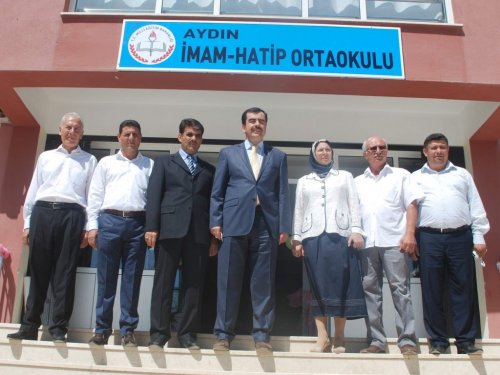 Erdem, İmam Hatip Ortaokulu'nu ziyaret etti