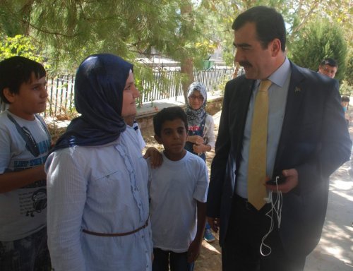 Erdem, İmam Hatip Ortaokulu'nu ziyaret etti
