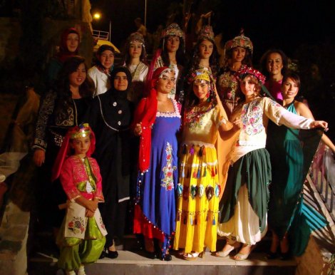GEÇMİŞİN MOTİFLERİ YENİDEN CANLANDI
