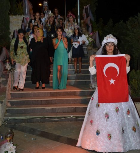 GEÇMİŞİN MOTİFLERİ YENİDEN CANLANDI