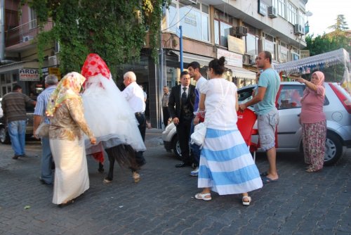 Gelinler Lüks Otomobil Yerine Atı Tercih Ediyor