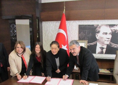 Gençler yaşlılara bakacak