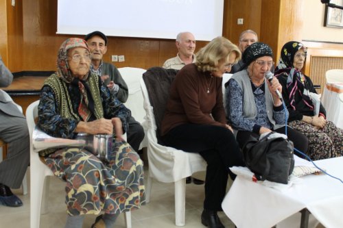 Huzurevi Sakinlerinden Oluşan Koro Beğeni Topluyor