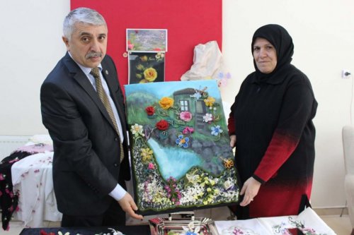 İğneler Çiçek Açtı