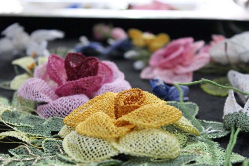 İğneler Çiçek Açtı